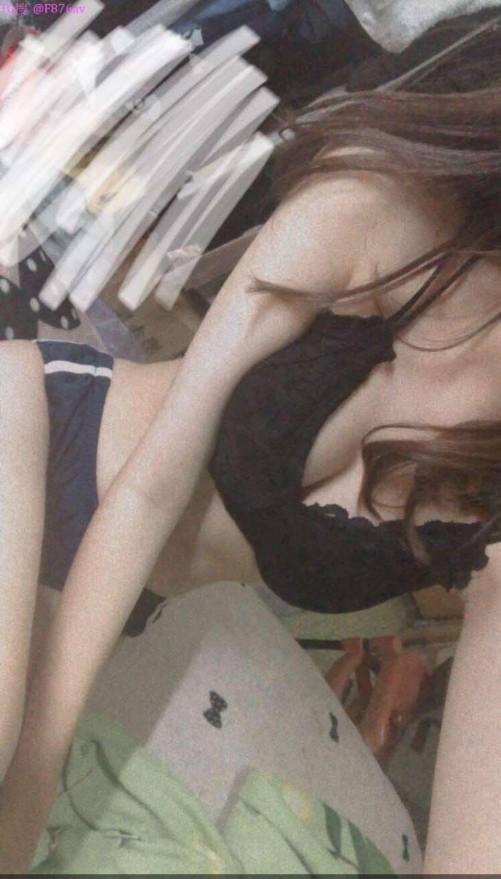 Giận chồng, vợ qua ở nhà bạn thân