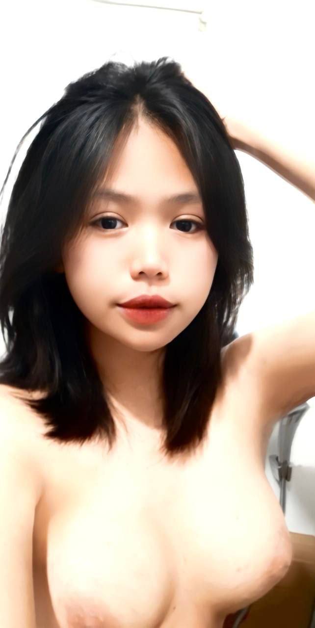 Buồn vì bị "đi ngoài", cô cái trẻ tìm đến ông chú trung niên để giải tỏa
